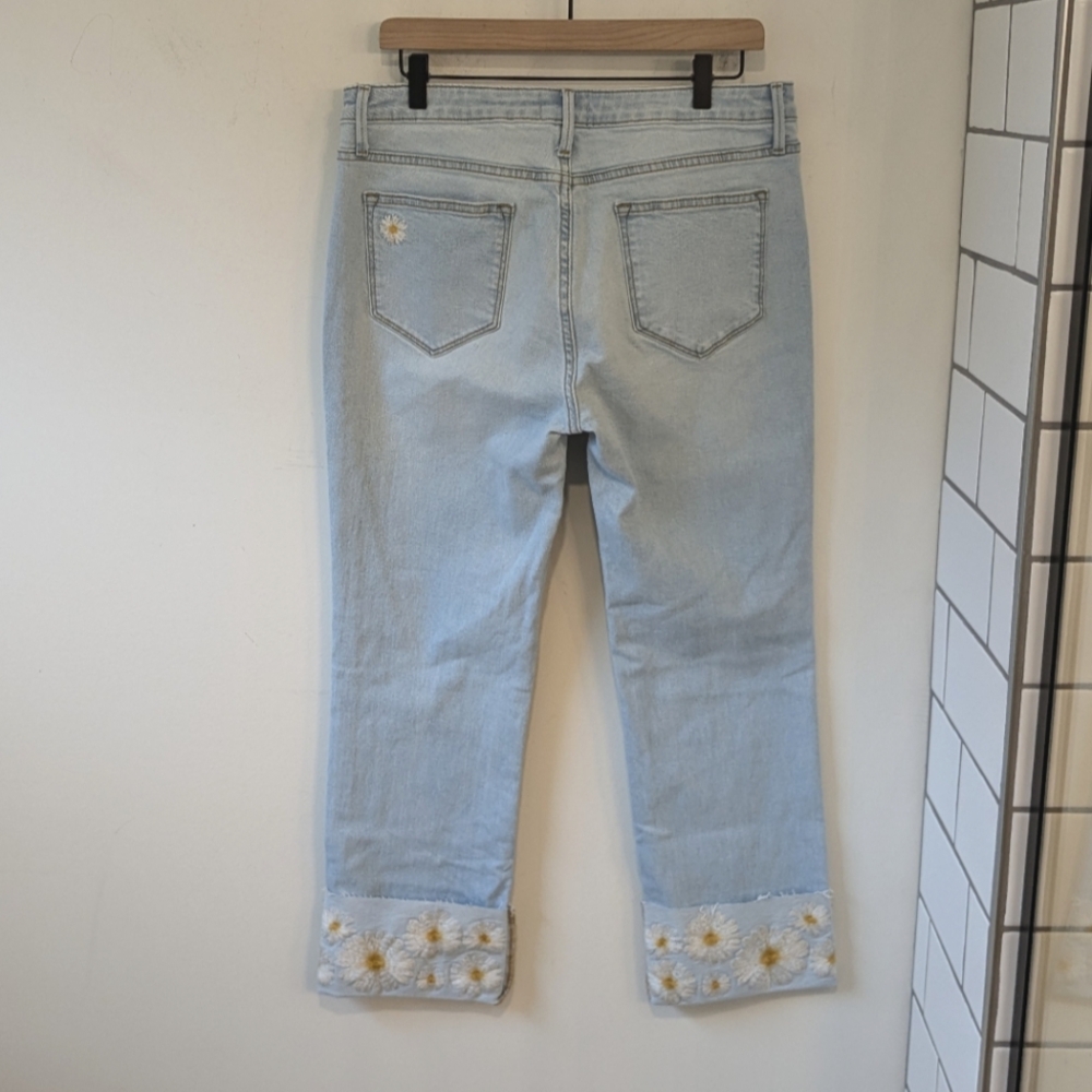 DRIFTWOOD Colette Light Wash Daisy Flower Cuff Jeans Size 12 Inseam 27" - Picture 5 of 9